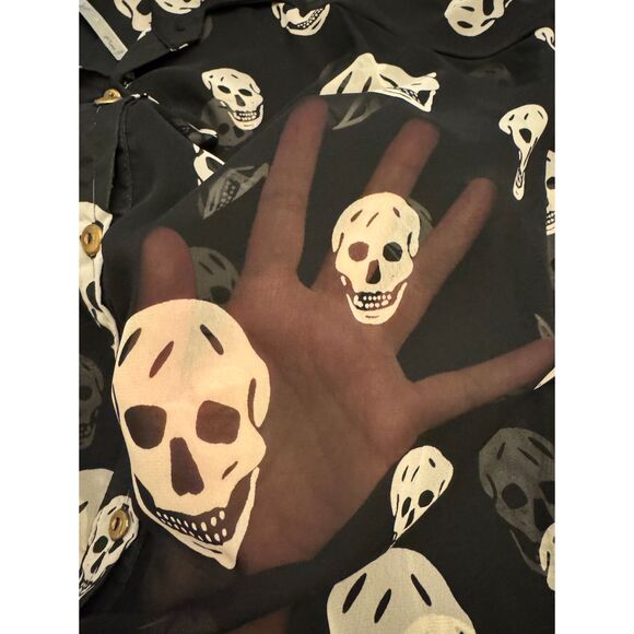 Mona B Sheer Skull Print Button Down Hi Lo Top- Sz M - Picture 2 of 10